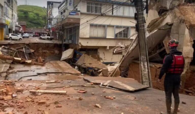 Enchente histórica em Minas Gerais deixa 21 mortos