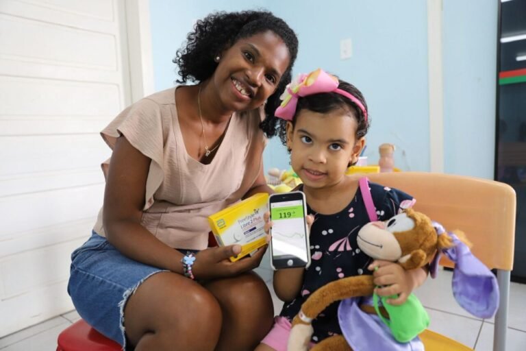 Criciúma é pioneira em SC ao oferecer sensor de glicose gratuito a crianças