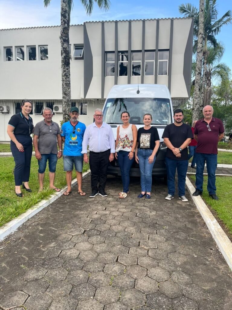 Timbé do Sul recebe nova van para reforçar o transporte de pacientes