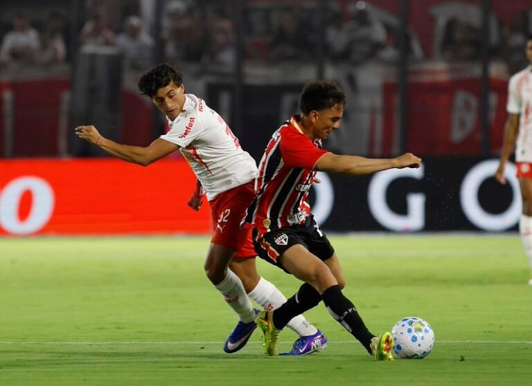 São Paulo lidera o Brasileirão 2026: Chapecoense x Grêmio fecham a 6ª rodada hoje