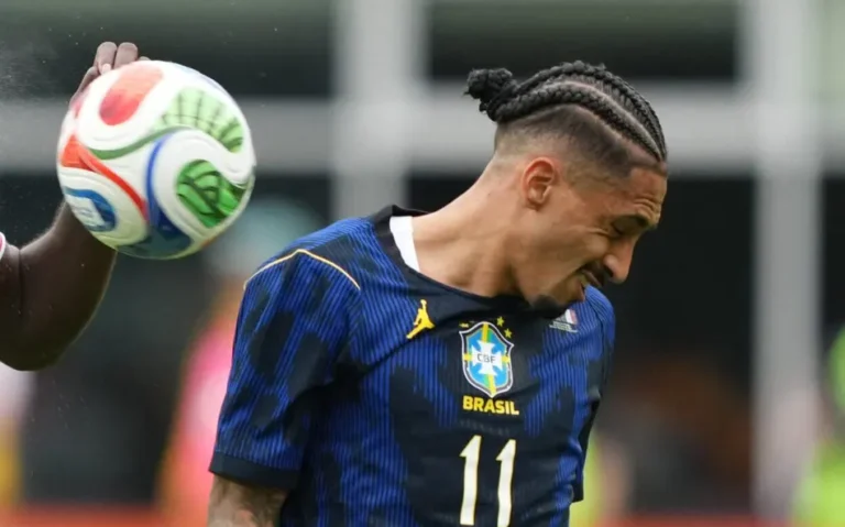 Raphinha e Wesley são cortados da seleção brasileira antes de amistoso