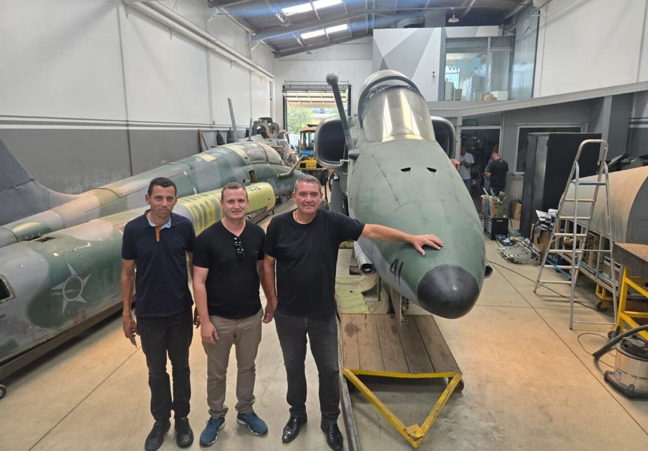 Avião Caça Militar AMX em breve estará no Parque Casa dos Arcos a