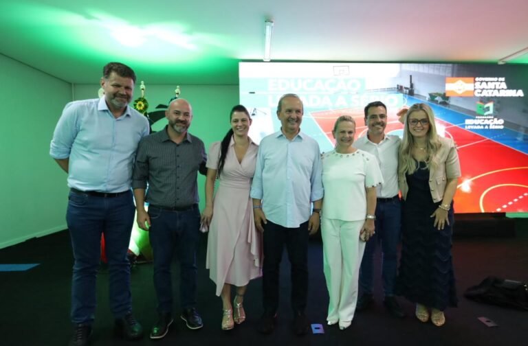 Governador anuncia ginásio para escola em Tubarão