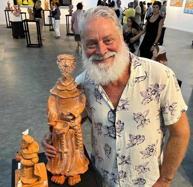 Artista plástico de Tubarão participa de exposição no CIC, em Florianópolis