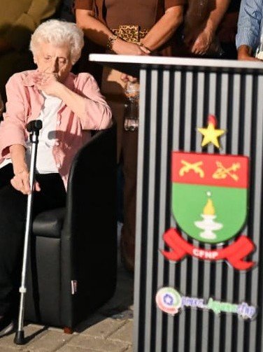 Dona Bega fica emocionada ao voltar ao Colégio quase 90 anos passados
