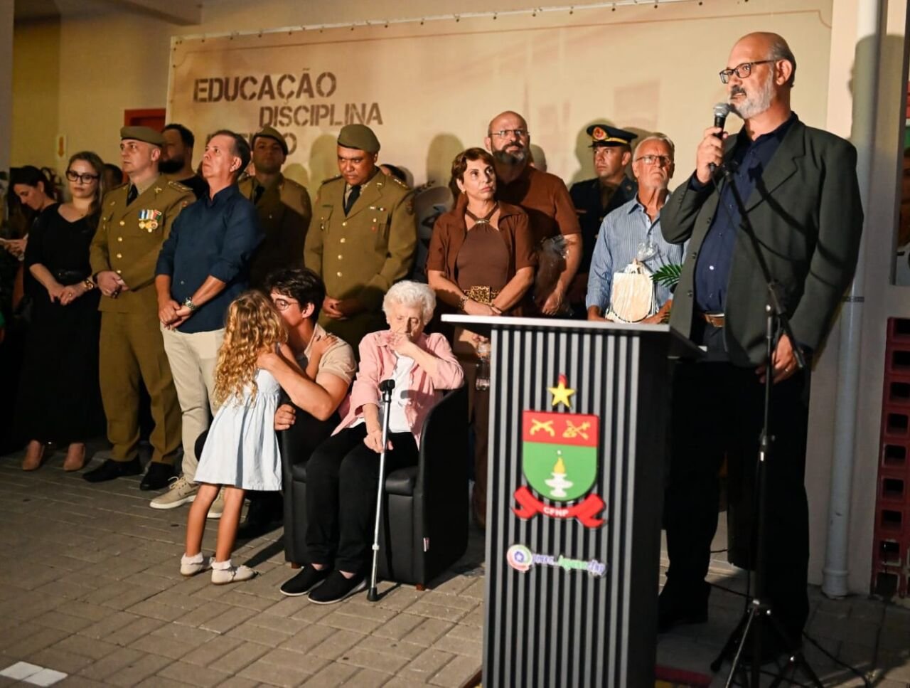 Ildo Silva fala em nome dos civis homenageados