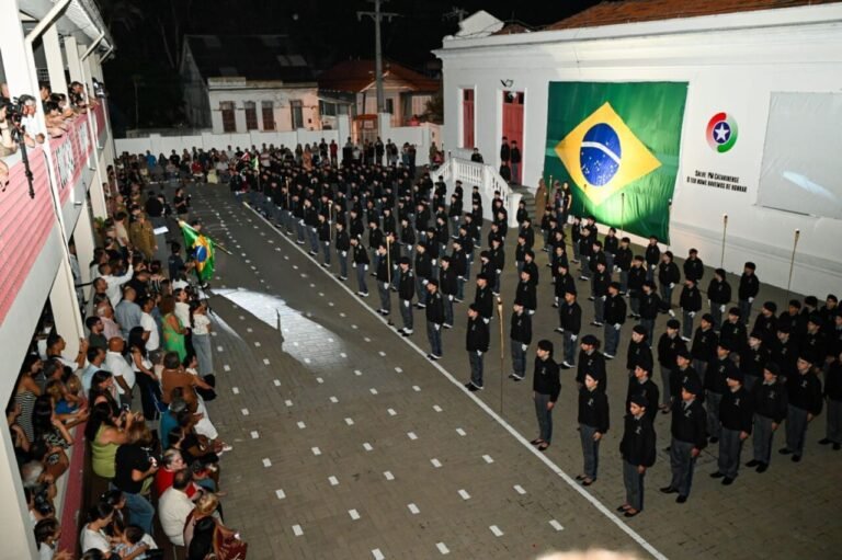Formatura de Fogo no Colégio Militar de Laguna