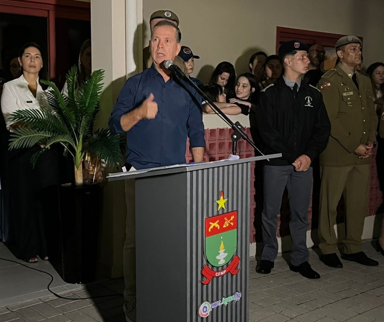 coronel PM é homenageado em formatura do fogo em Laguna
