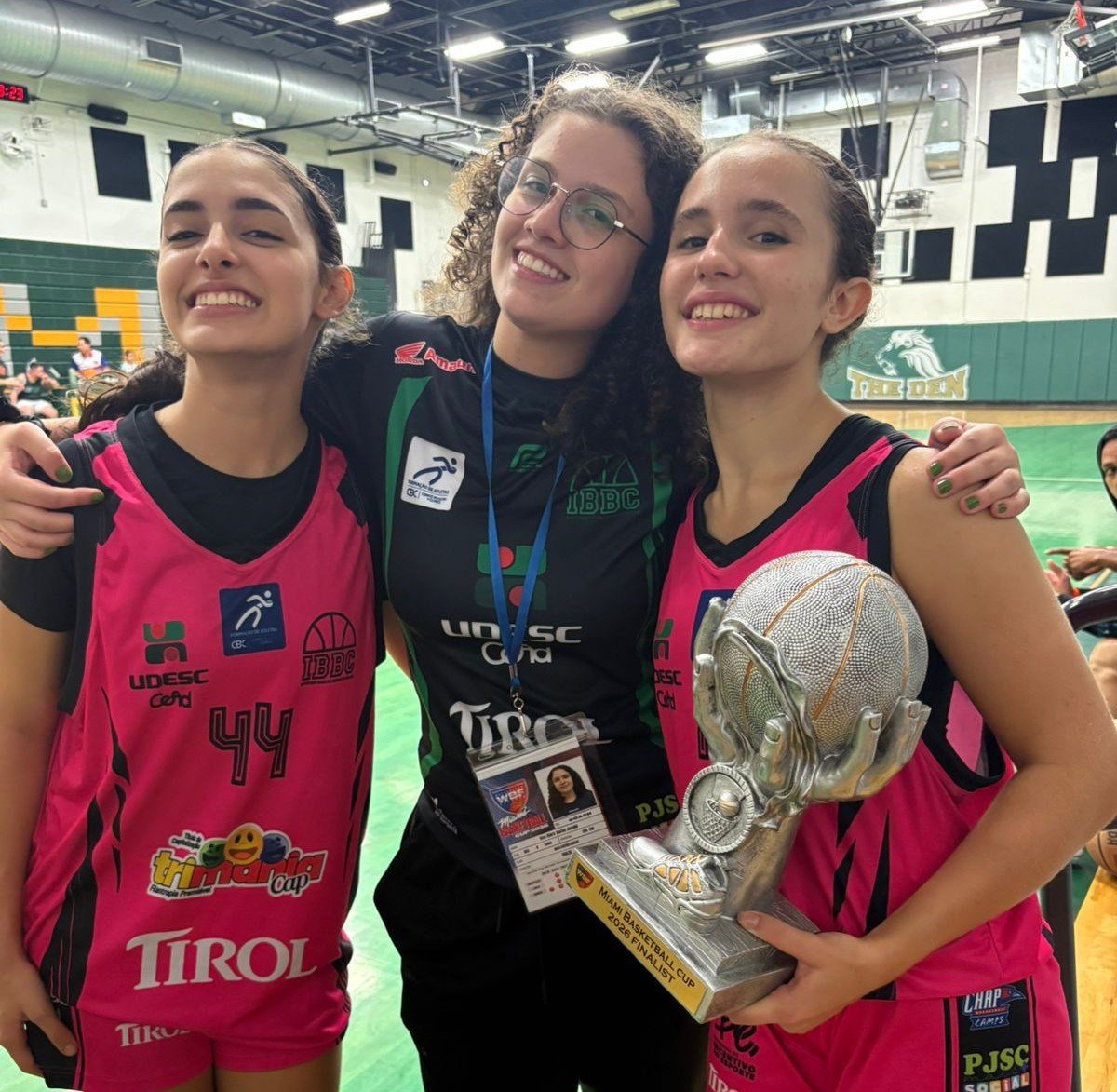 garotas tubarao basquete1 basquete feminino de Tubarão