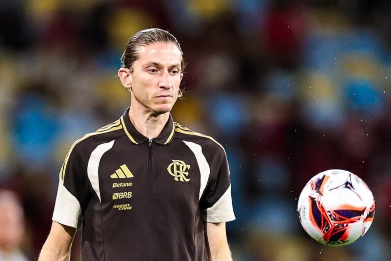 Flamengo demite Filipe Luís após vitória por 8 a 0 e classificação no Carioca