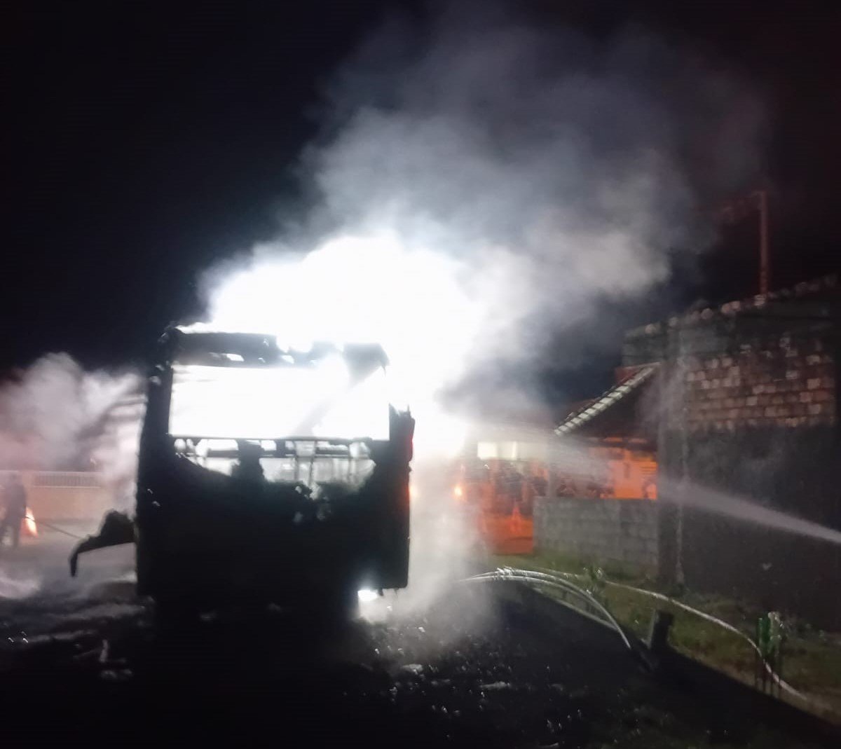 incêndio em micro-ônibus Laguna