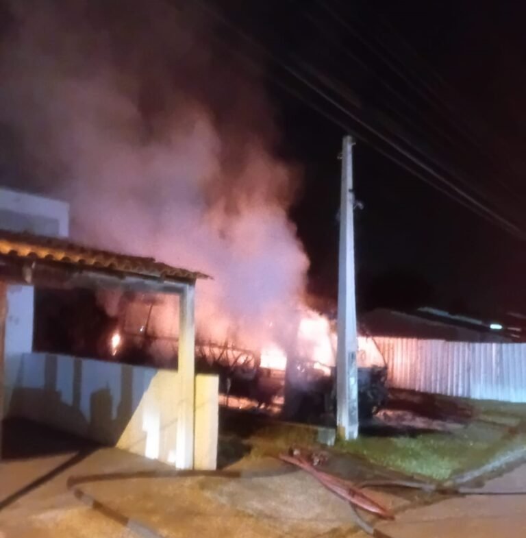 incêndio em micro-ônibus Laguna