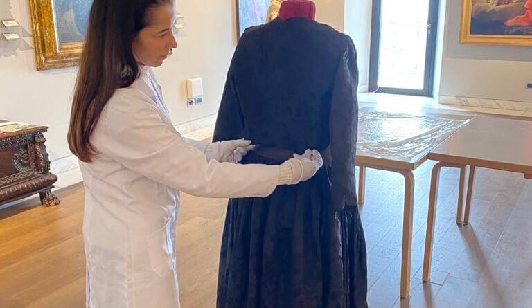 Laguna recebe réplica de traje histórico utilizado por Anita Garibaldi