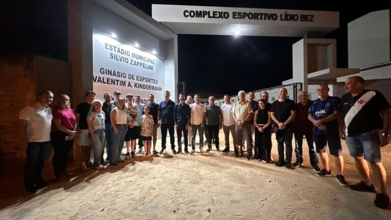 Gravatal entrega reforma de portal esportivo e pavimentação com investimento de R$ 1,6 milhão