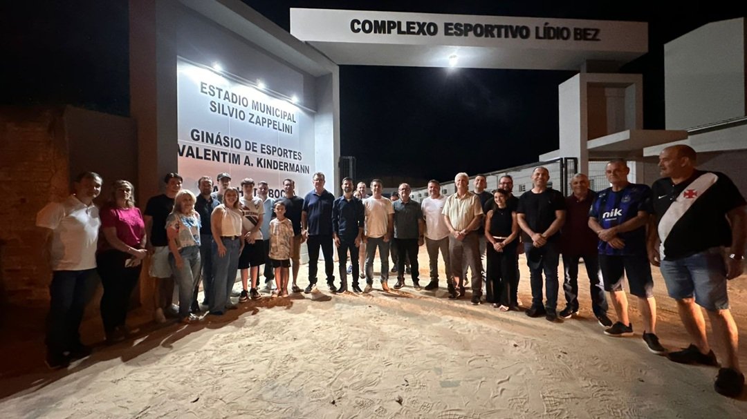 Obras que beneficiam o esporte e a mobilidade urbana são entregues