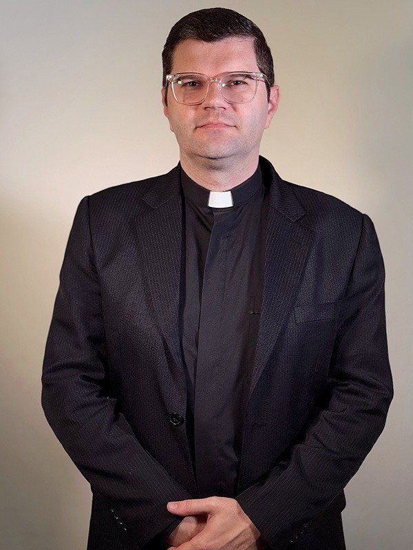 Padre Rafael assume a Aproet