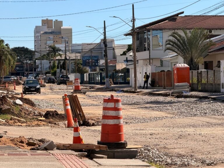 Obra na Rua Wenceslau Braz gera impactos ao comércio e passa por ajustes técnicos em Tubarão