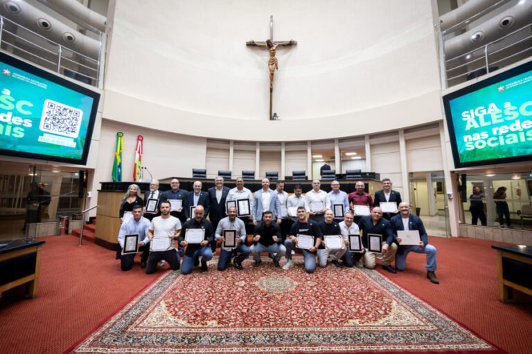 Alesc homenageia atletas e mestres do jiu-jitsu em Santa Catarina