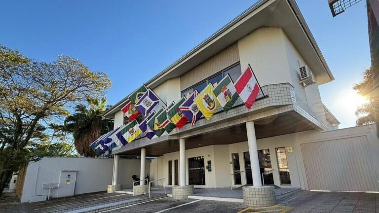 Amurel anuncia vendas de imóveis