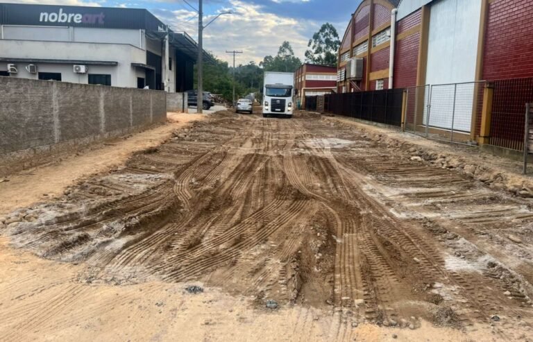 Braço do Norte avança com pavimentação em quatro frentes simultâneas