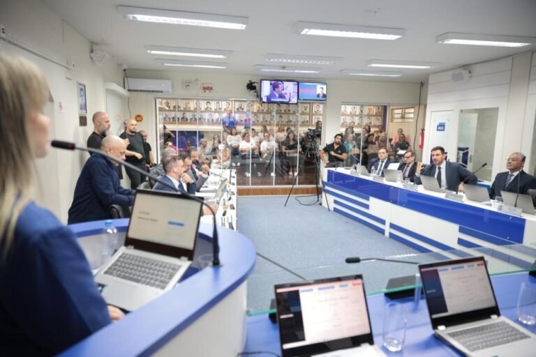 Câmara de Tubarão aprova projetos orçamentários na 12ª sessão ordinária