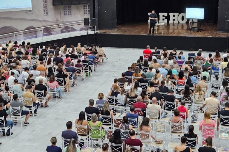 Catedral de Tubarão mantém programa de formação continuada para leigos