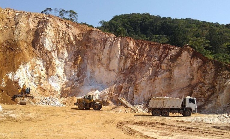 Comissão rejeita PL que suspende exigência de licença ambiental de mineradoras a