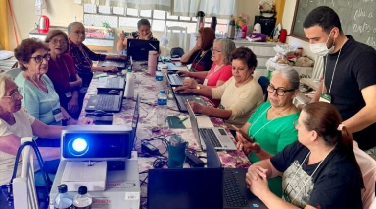 Curso leva inclusão digital a mulheres rurais em Tubarão