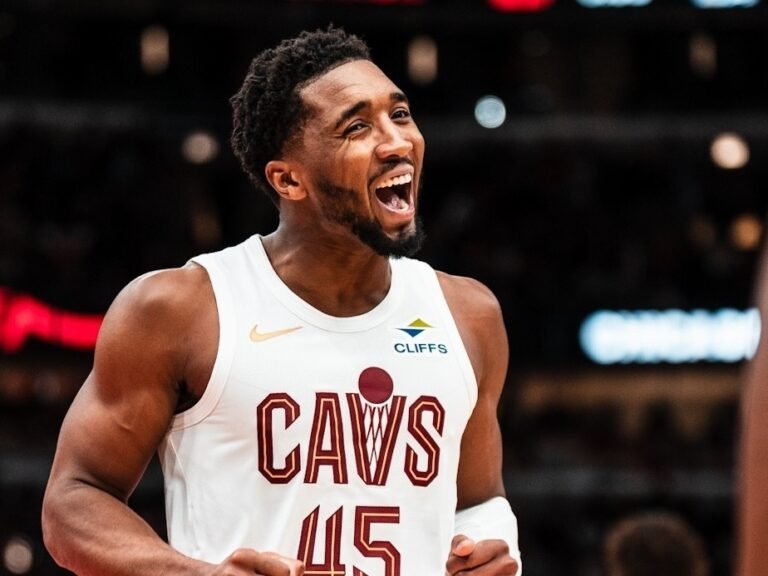 Mitchell deixa dois adversários no chão com drible e brilha na vitória dos Cavaliers