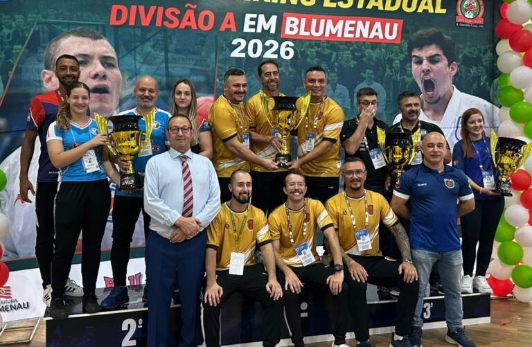 Içara conquista pódio em campeonato estadual de karatê em Blumenau