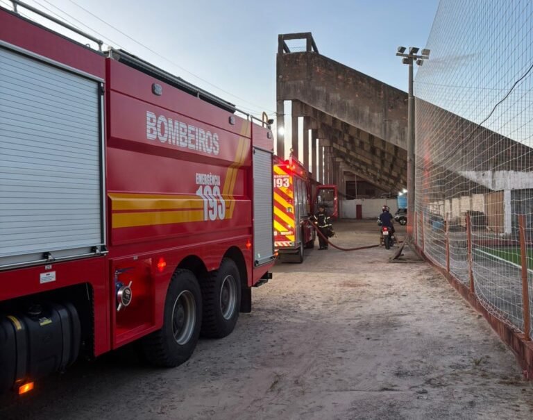 Incêndio atinge área do estádio do Hercílio Luz em Tubarão