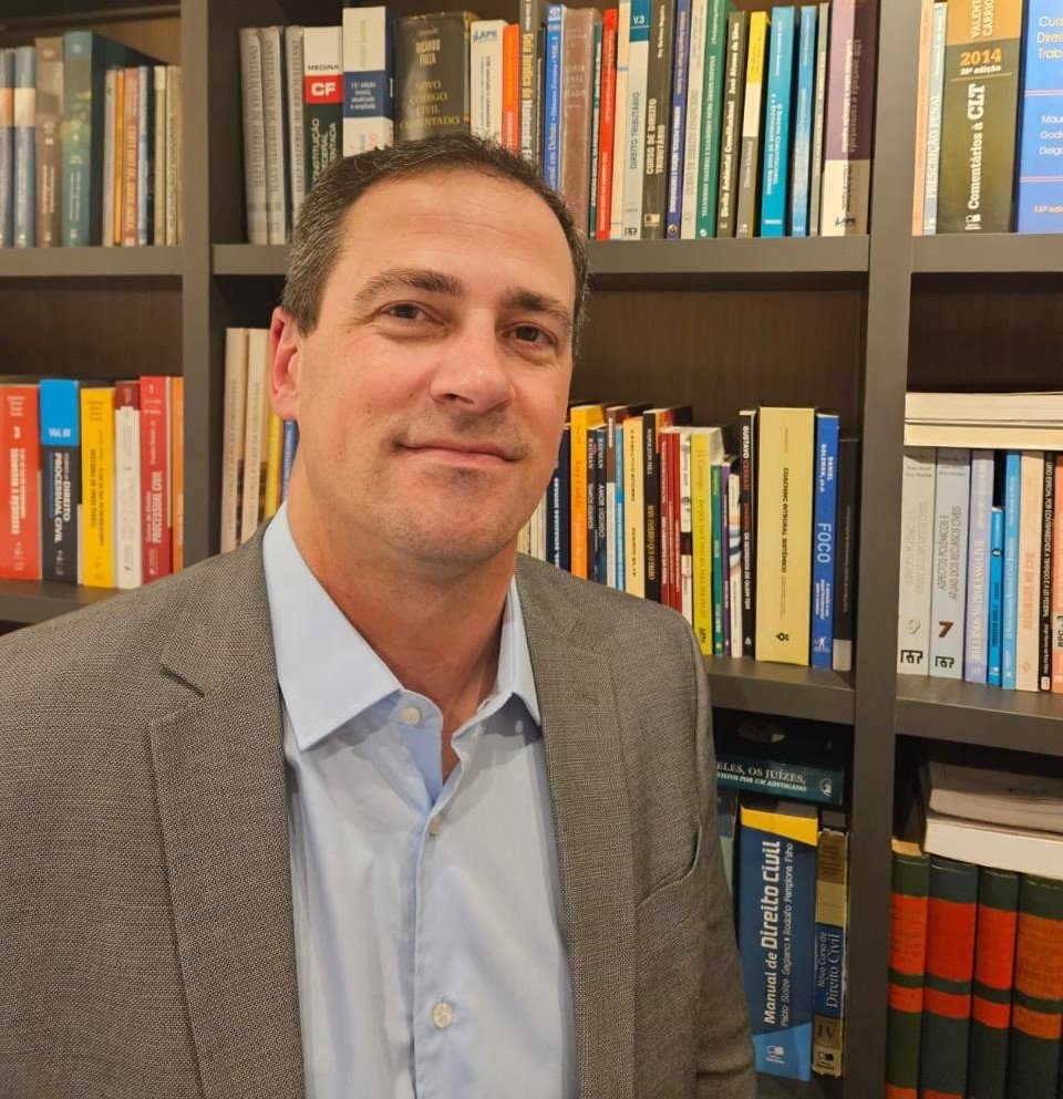 Lester M Camargo professor Lester analisa o papel do professor