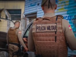 Briga de trânsito termina em roubo de carro e casal é preso por tráfico em Tubarão ocorrências policiais em Tubarão
