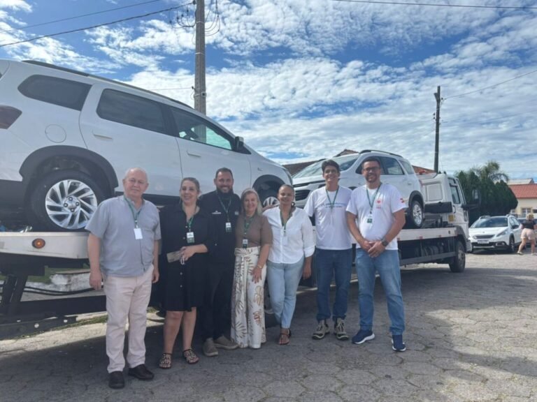 Laguna recebe novos veículos para transporte de pacientes em tratamento