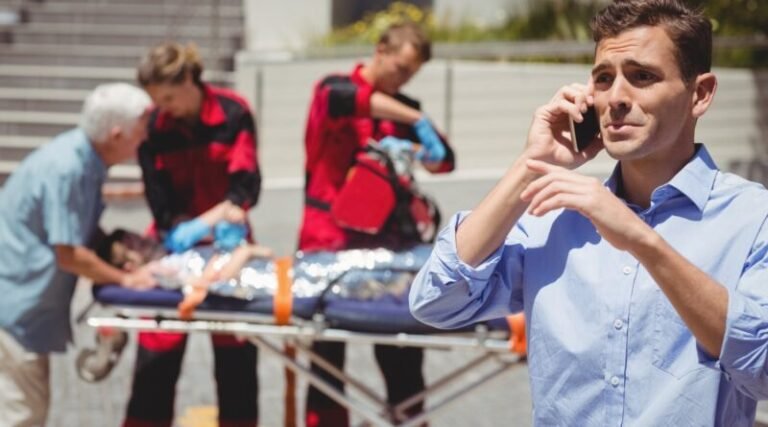 Tubarão orienta população sobre uso correto dos telefones de emergência