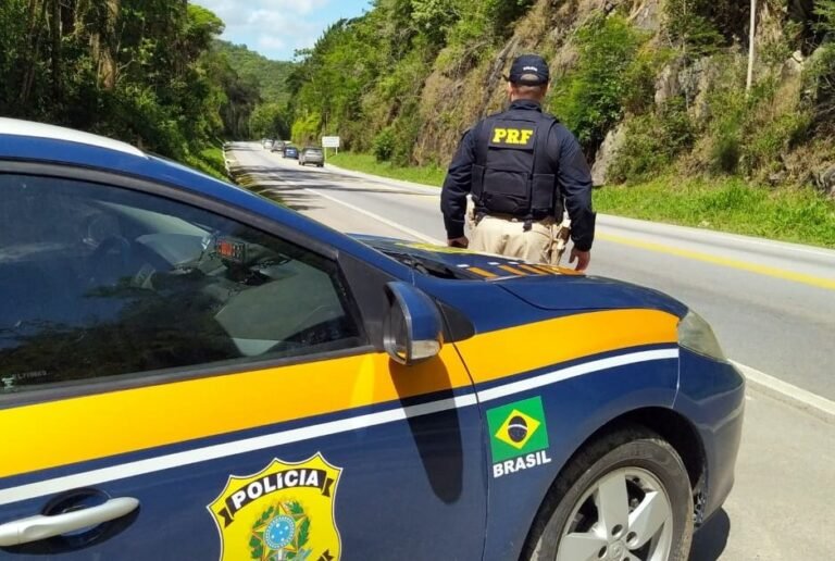 PRF inicia Operação Tiradentes 2026 com previsão de 770 mil veículos na BR-101 em SC