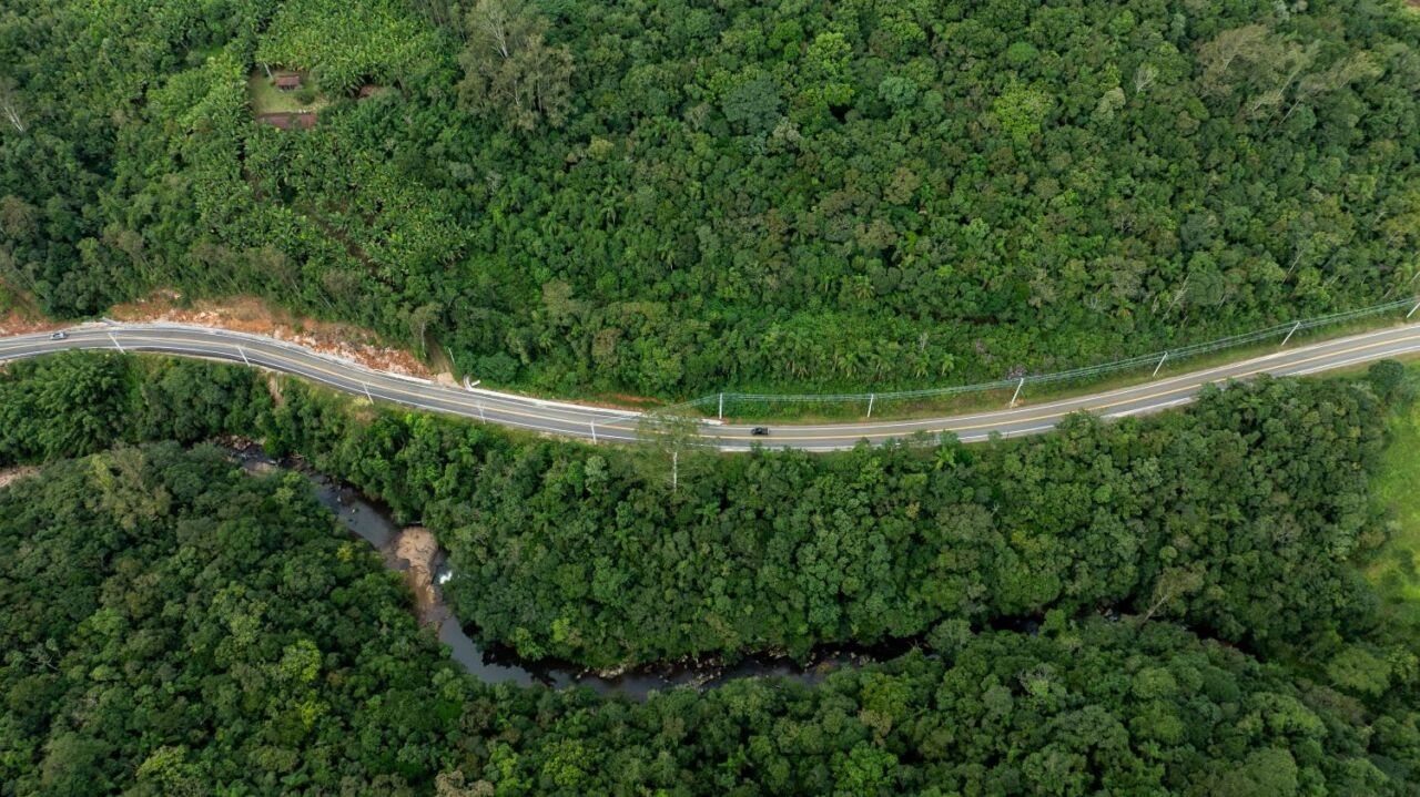 rodovia da imigração pedras grandes