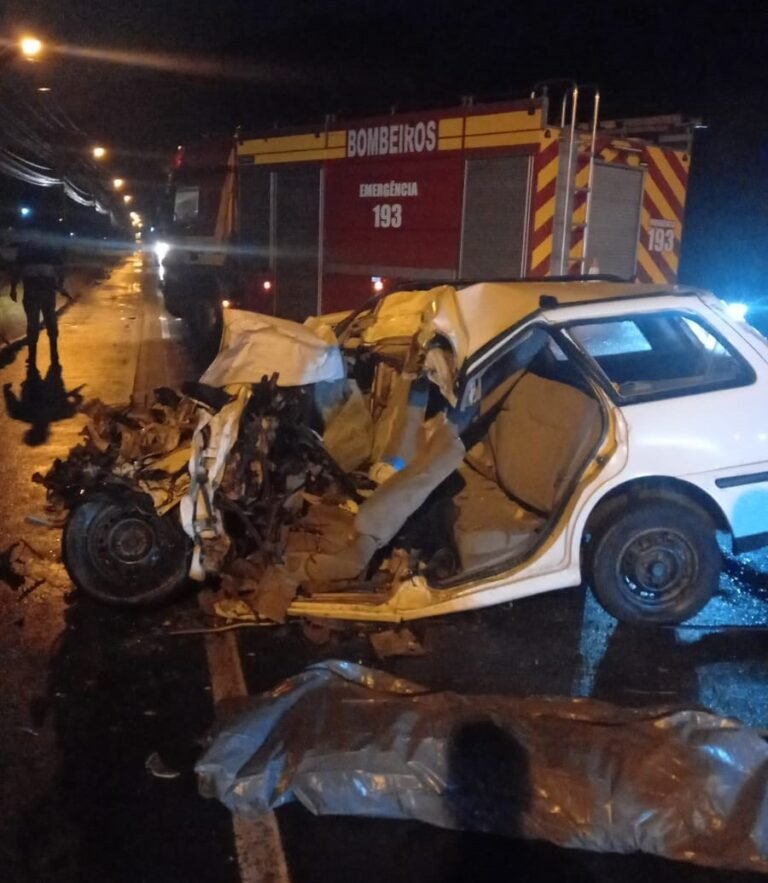 Colisão entre carro e carreta deixa um morto na SC-370 em Gravatal