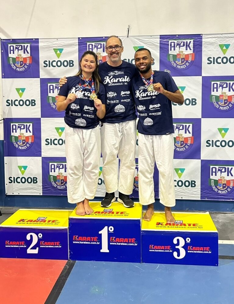 Atletas de Araranguá conquistam quatro medalhas na Copa Palhoça de Karatê