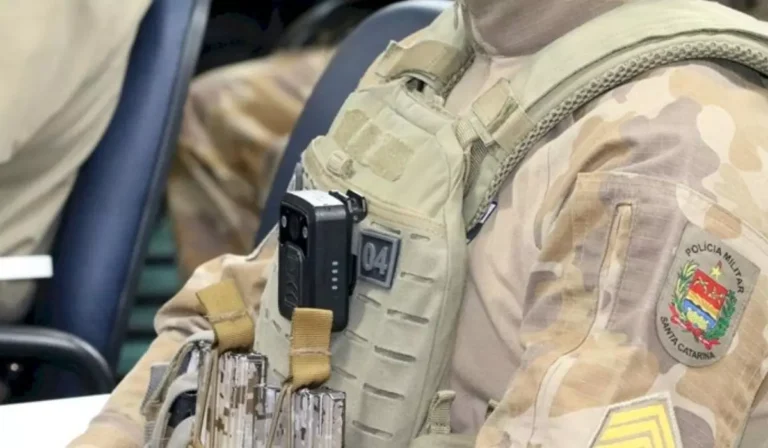 Justiça determina retomada de câmeras corporais na Polícia Militar de SC