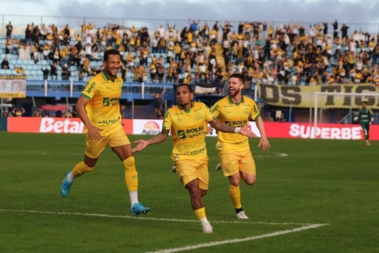 Criciúma vence o Avaí na Ressacada, encerra jejum e encosta no G6 da Série B
