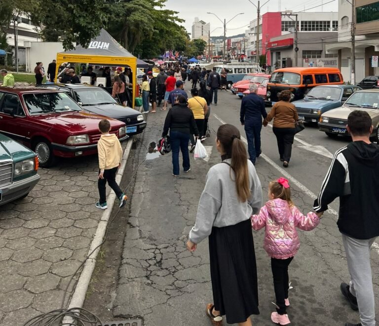 feira de carros antigos em Tubarão