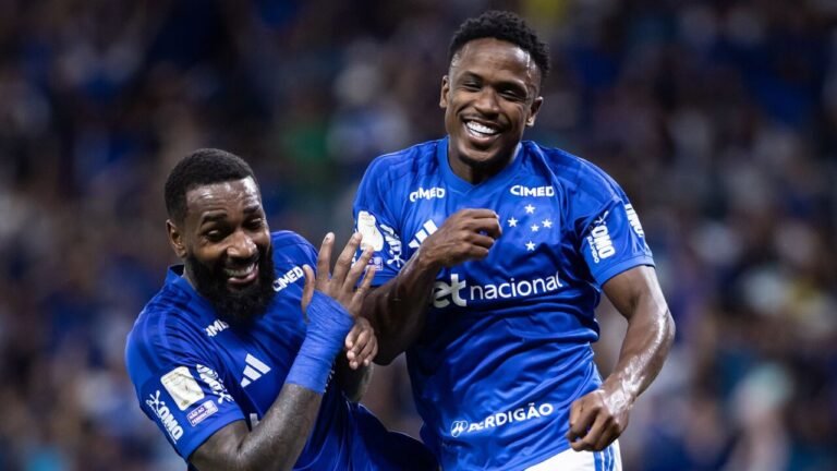 Cruzeiro vence Chapecoense no Mineirão e entra na zona da Sul-Americana