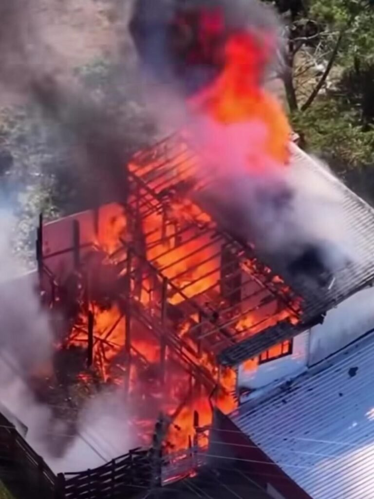 Incêndio destrói quatro apartamentos em Ibiraquera, em Imbituba