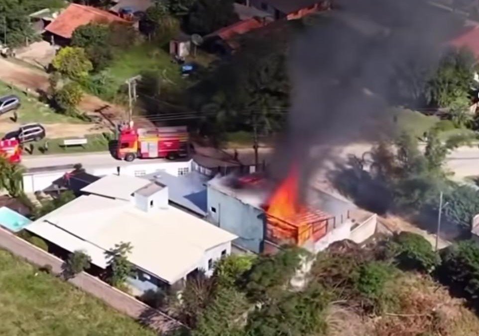 incêndio em edificação multifamiliar