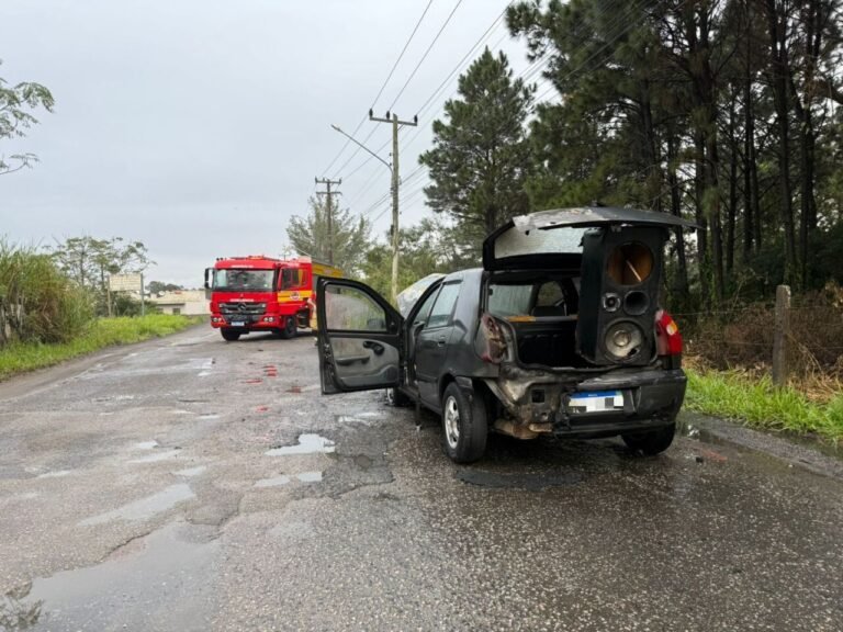 incêndio em veículo em Laguna
