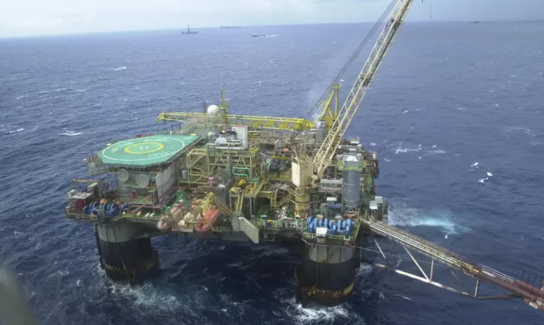Brasil bate recorde de produção de petróleo em março
