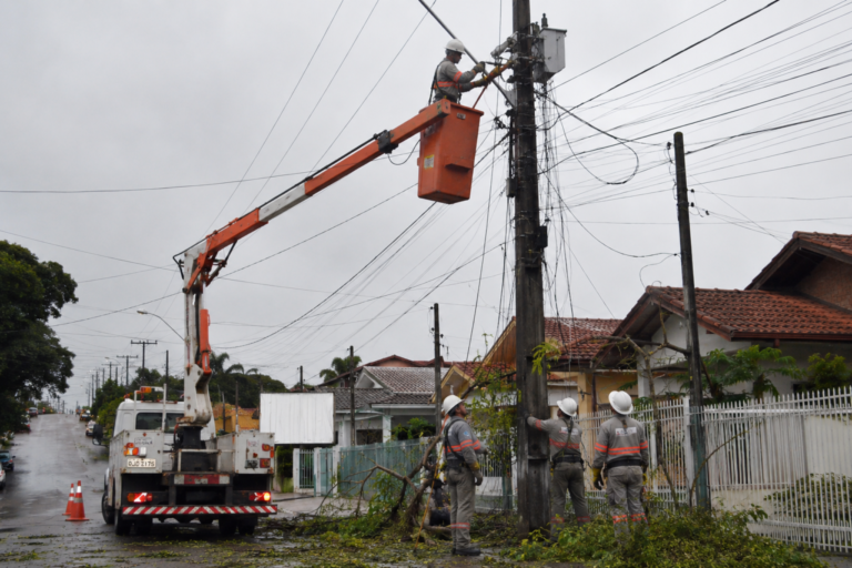 Temporais deixam 41 mil unidades sem energia em Santa Catarina