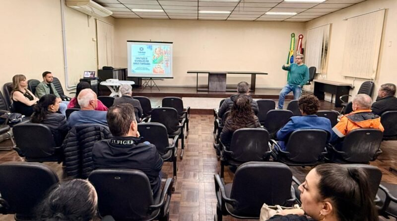Tubarão capacita voluntários para atuação em abrigos