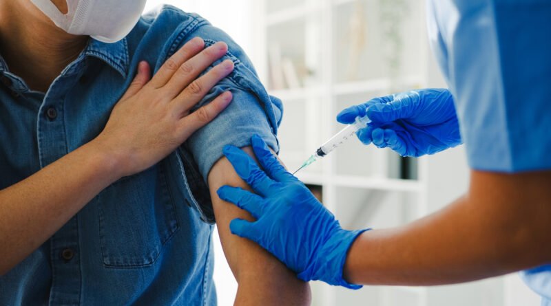 Tubarão libera vacina da gripe para toda a população